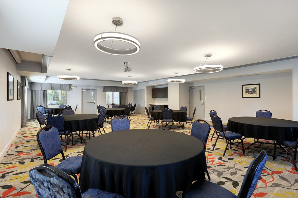 Candlewood Suites Rogers Bentonville - photo 29
