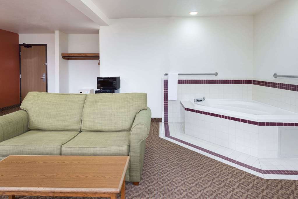 Super 8 by Wyndham Morgantown - photo 13
