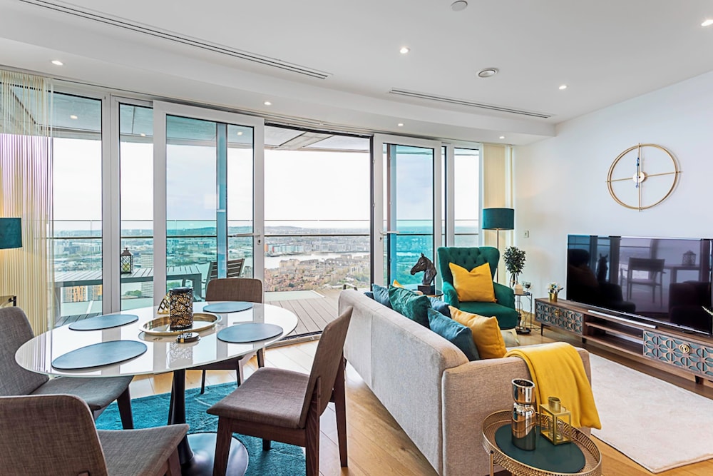 The Panoramic Urban Oasis — 4-Star Luxury Hotel in London, United Kingdom