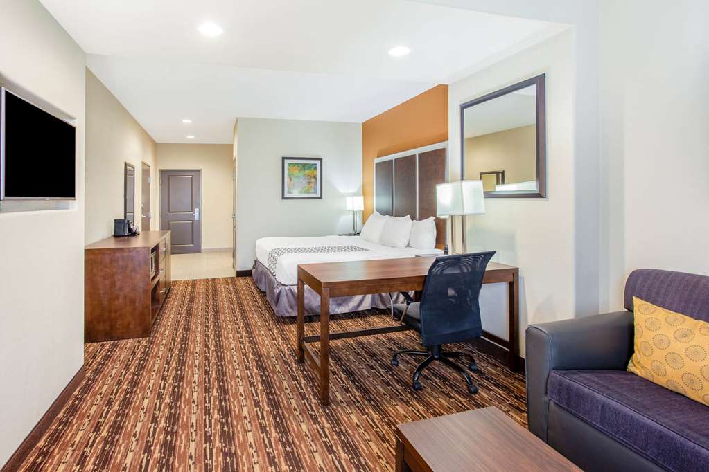 La Quinta Inn & Suites by Wyndham Gonzales TX - photo 20
