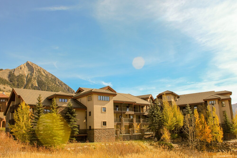 Black Bear Lodge by CB Lodging — 4-Star Luxury Hotel in Crested Butte, United States