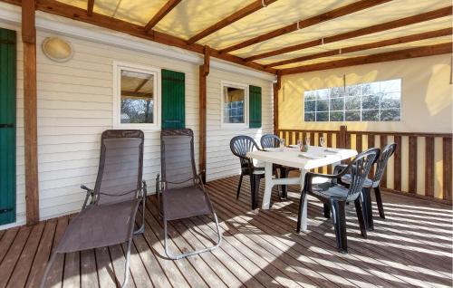 Mobilhome With Shared Pool — Carnac