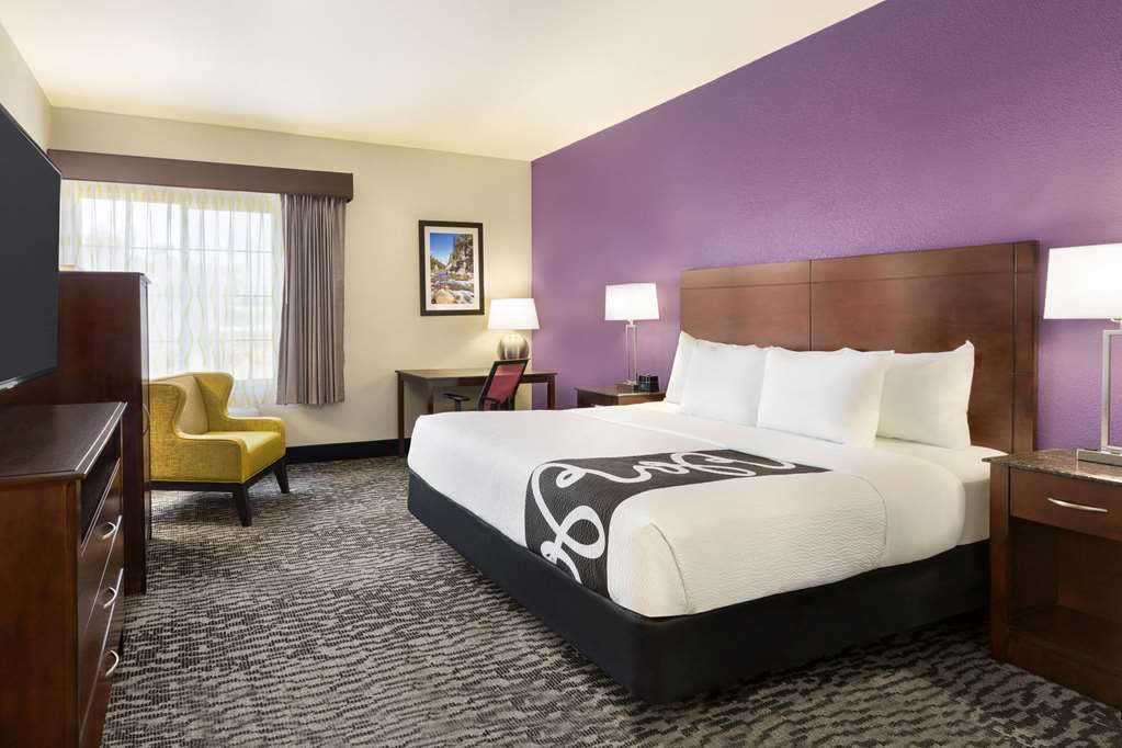 La Quinta Inn & Suites by Wyndham Fresno Northwest - photo 29