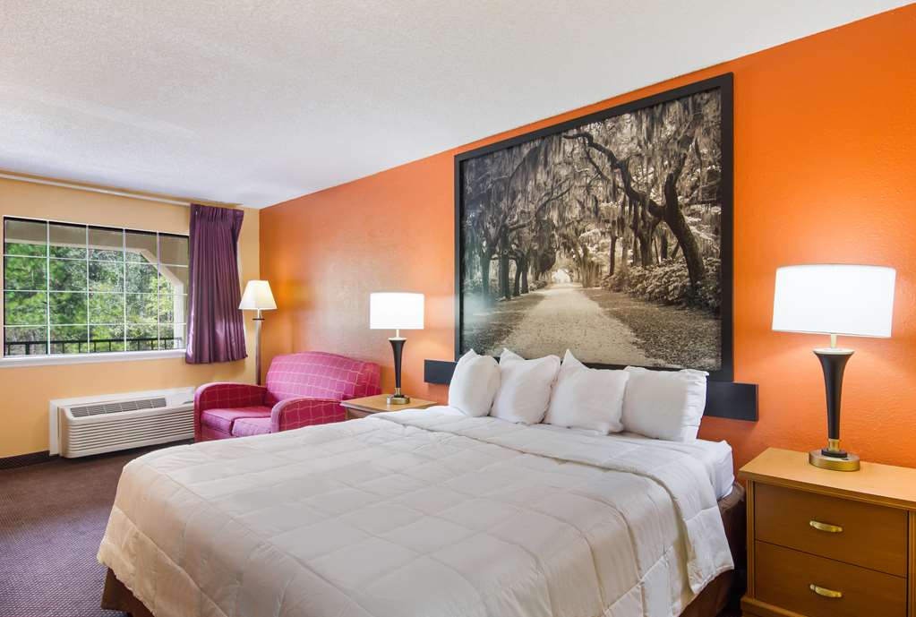 Americas Best Value Inn Darien - photo 18