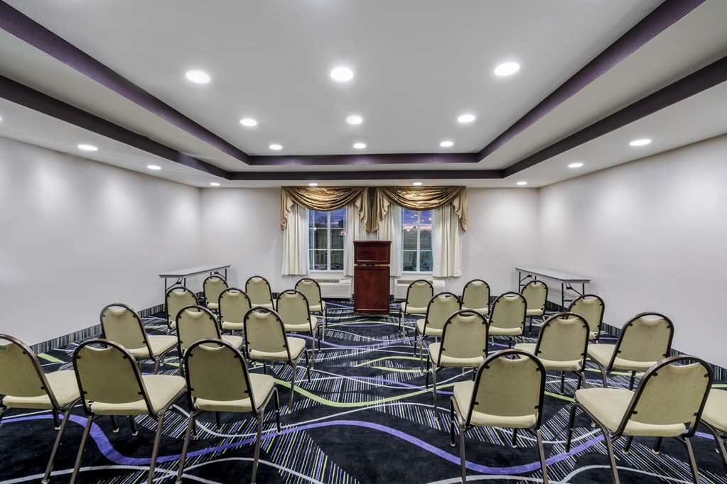 La Quinta Inn & Suites by Wyndham Canton MS - photo 30
