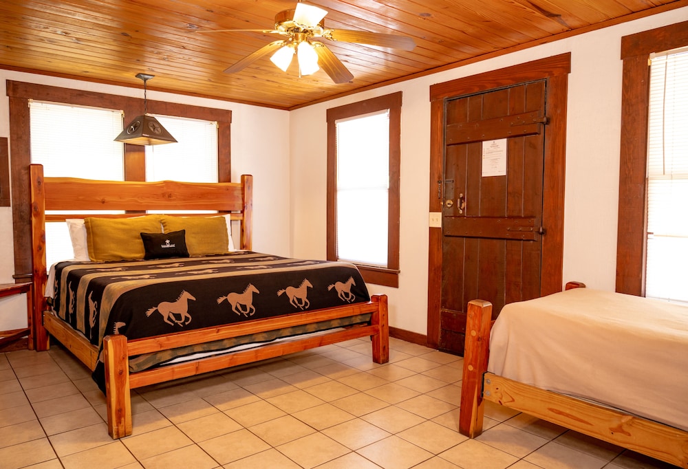 The Vaquero Motel - photo 12