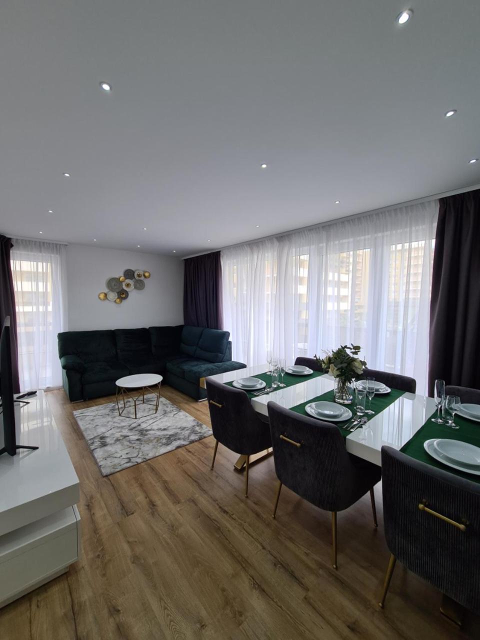 Luxury 2 bedroom holiday apartment — 4-Star Luxury Hotel in Brasov, Romania