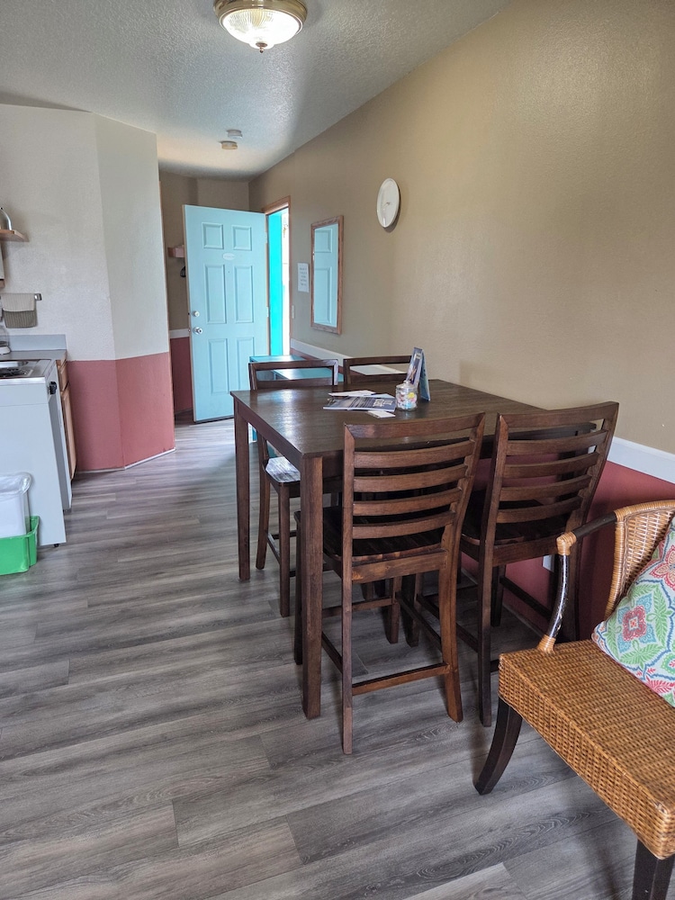 Hillcrest Inn - photo 36