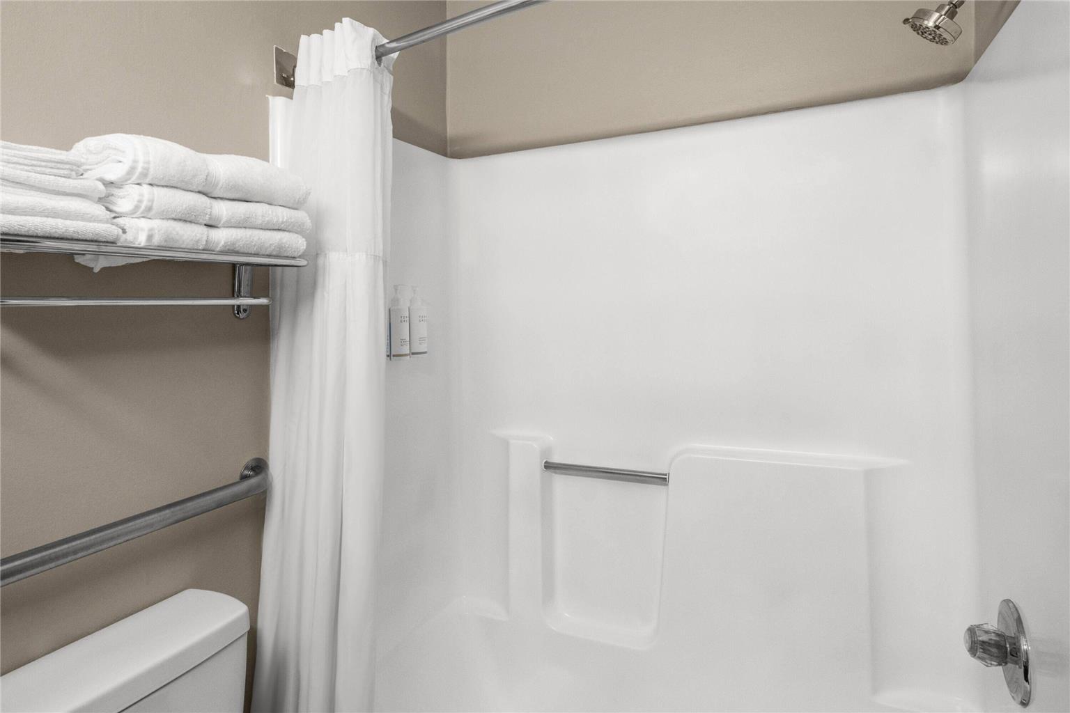 Travelodge by Wyndham Fargo West Acres - photo 23