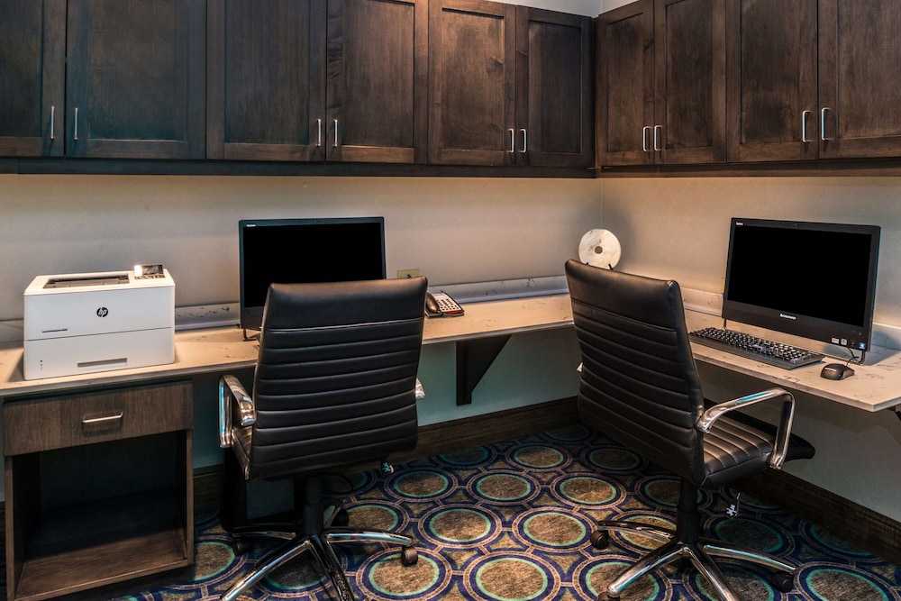 Hampton Inn Paragould - photo 35