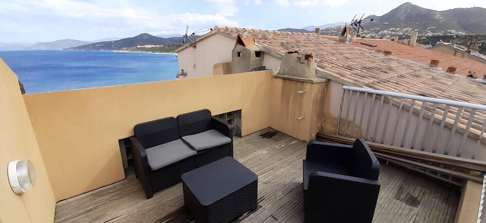 Apartment With 2 Bedrooms in L'île rousse With Wonderful sea View Furnished Terrace and Wifi 50 m From the Beach — 4-Star Luxury Hotel in L'ile-Rousse, France