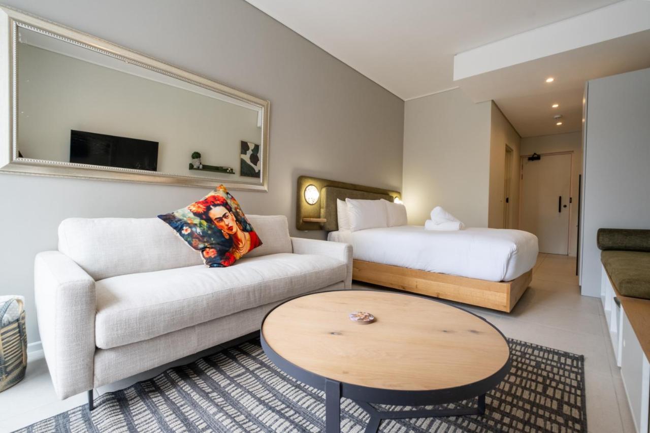 The Rose 104: Modern Studio in Heart of the City