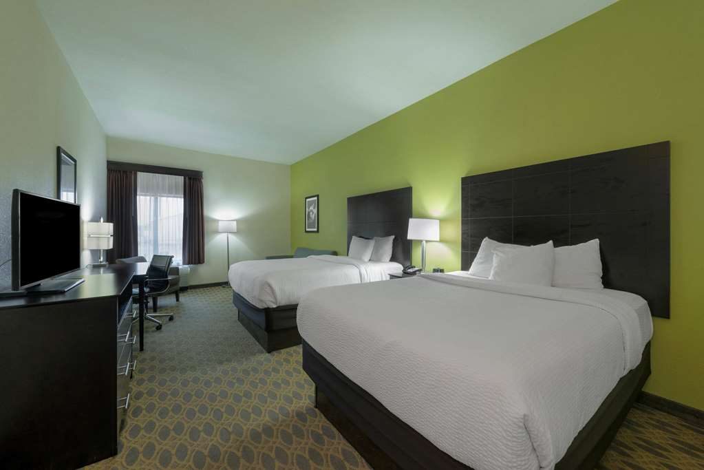 La Quinta Inn & Suites by Wyndham Columbus Grove City - photo 25