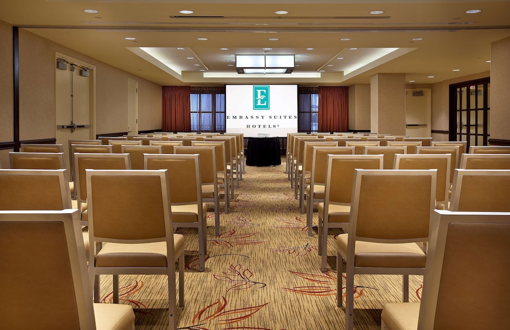 Embassy Suites by Hilton Washington DC Chevy Chase Pavilion - photo 51