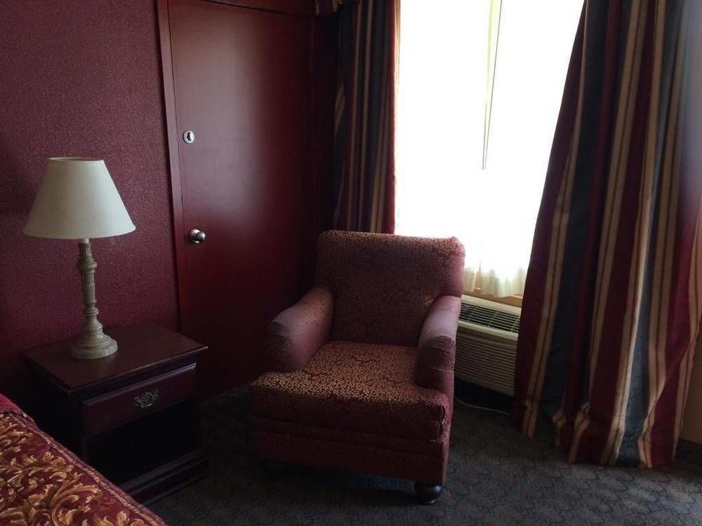 Best Western Oak Tree Inn - photo 10