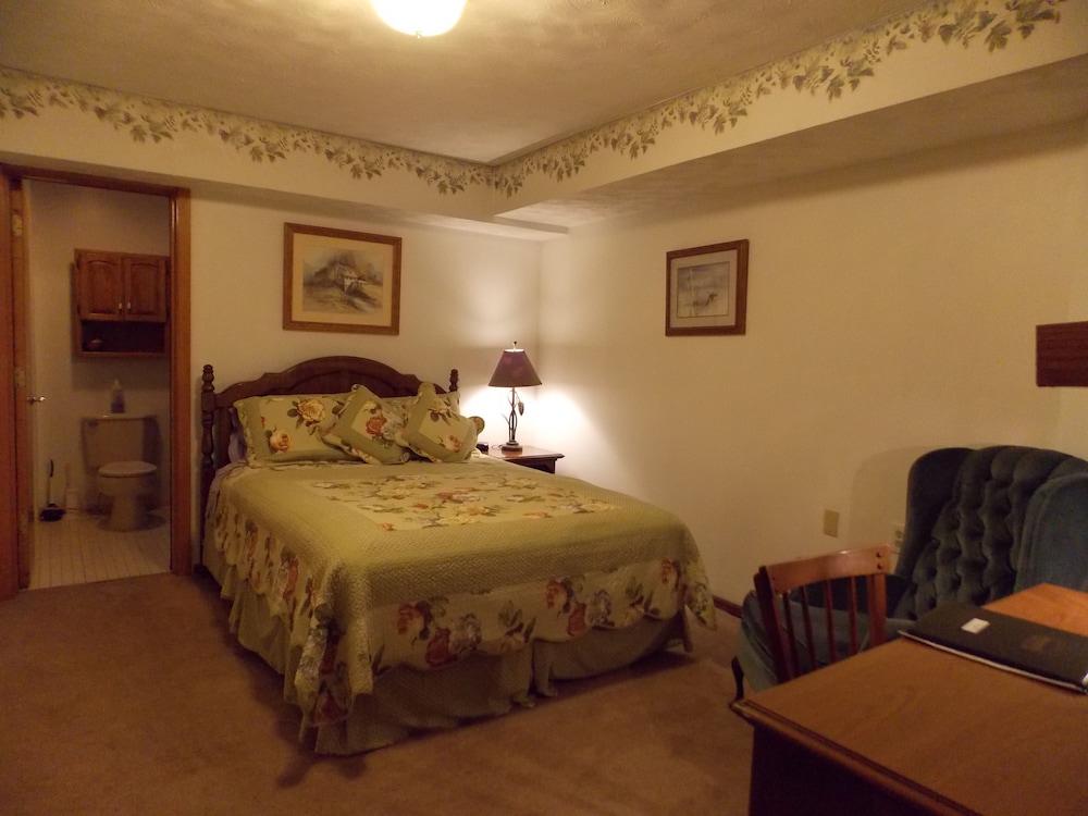7 Gables Inn & Suites - photo 6
