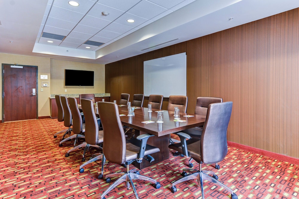 Courtyard by Marriott Bridgeport Clarksburg - photo 36