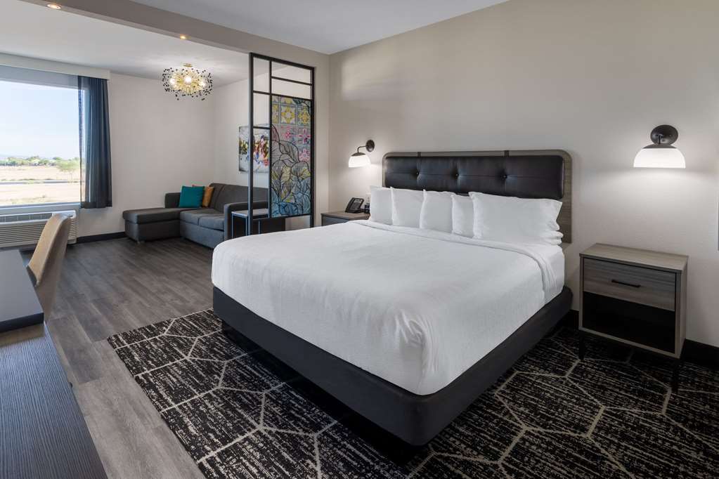 La Quinta Inn & Suites by Wyndham Maricopa Copper Sky - photo 24
