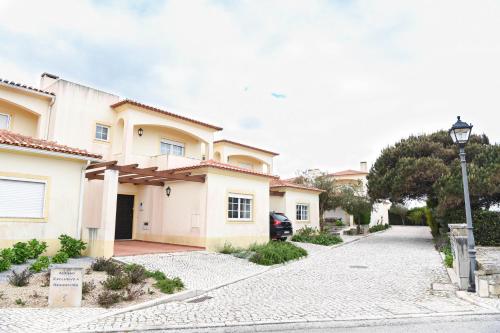 Casa Louisa — 4-Star Luxury Hotel in Obidos, Portugal