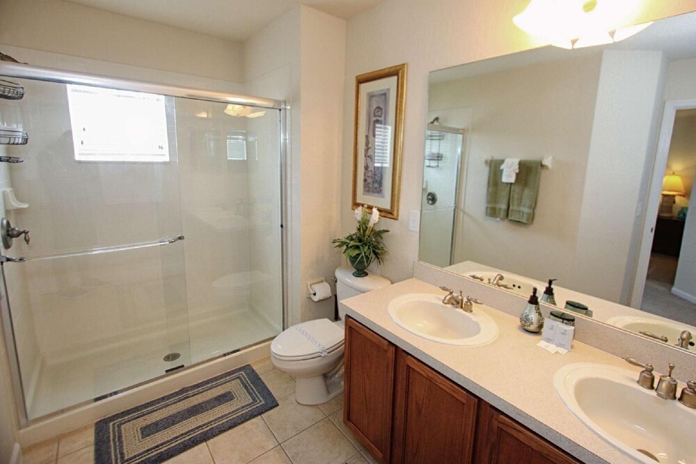 2633 Trafalgar Village - photo 19