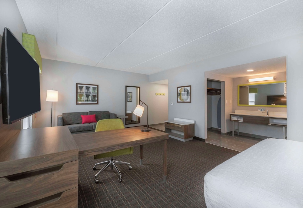 Hampton Inn & Suites Burlington NC - photo 16