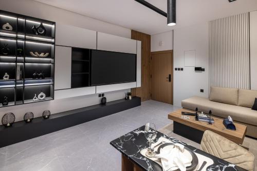 Delmar Luxury 2BR Apartment 5 — 4-Star Luxury Hotel in Jeddah, Saudi Arabia