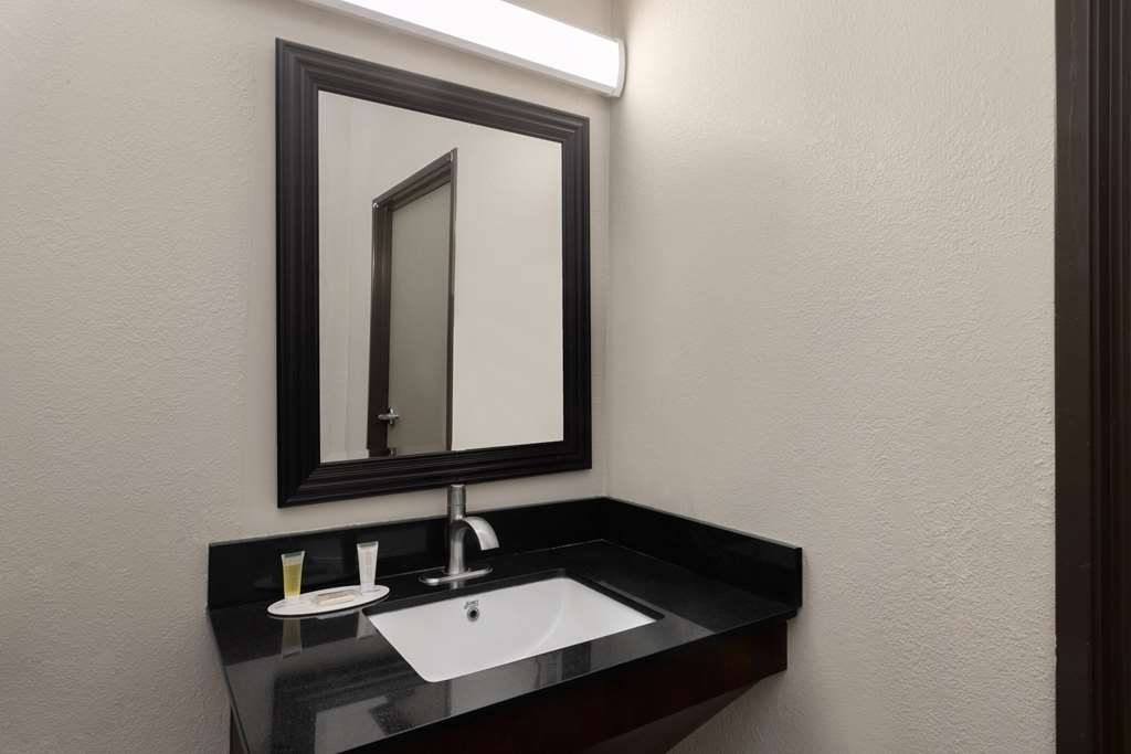 Days Inn & Suites by Wyndham Tucson Marana - photo 3