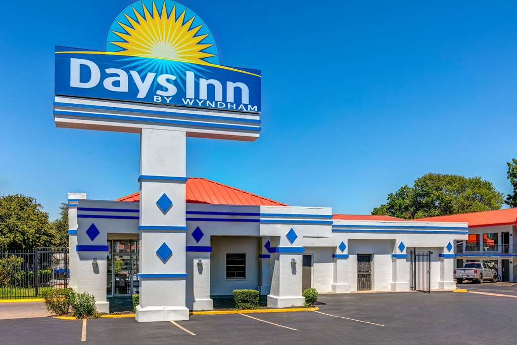 Days Inn by Wyndham South Fort Worth - photo 3