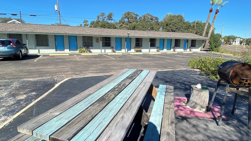 Tropic Motel - photo 32