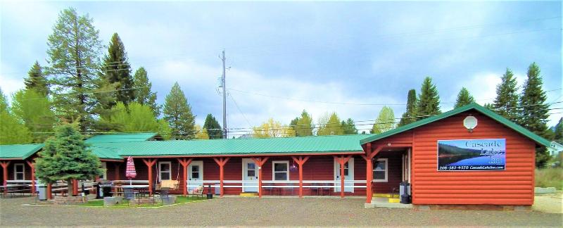 Cascade Lake Inn - carbon neutral hotel in Cascade