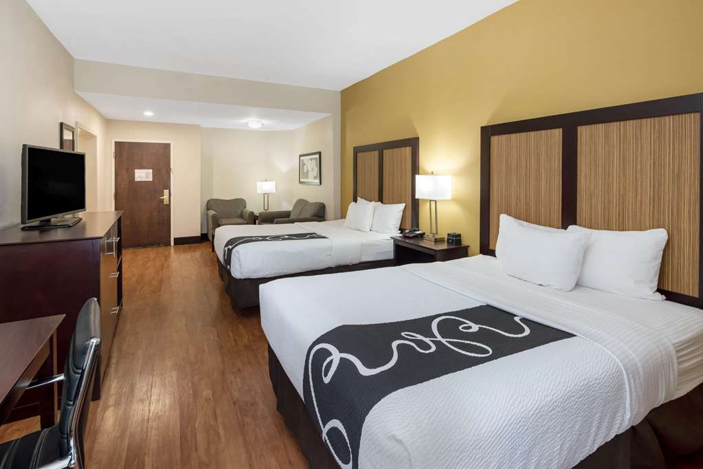 La Quinta Inn & Suites by Wyndham LaGrange I 85 - photo 11