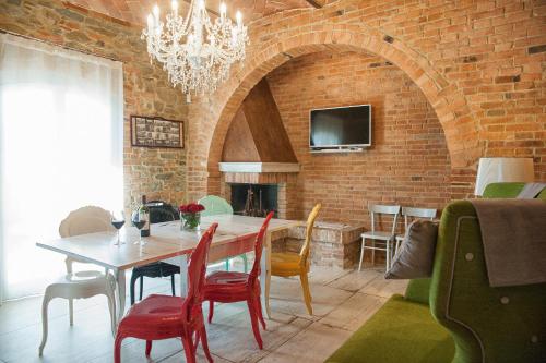 Villa Ventotto — 4-Star Luxury Hotel in Marciano Della Chiana, Italy