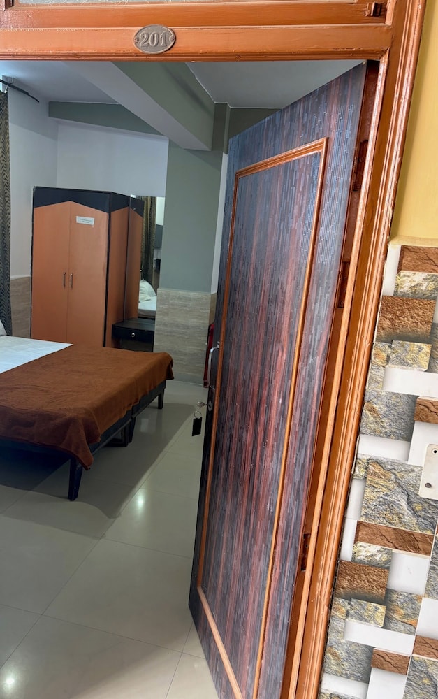 Spot On 40707 Hotel Mohan — Agra