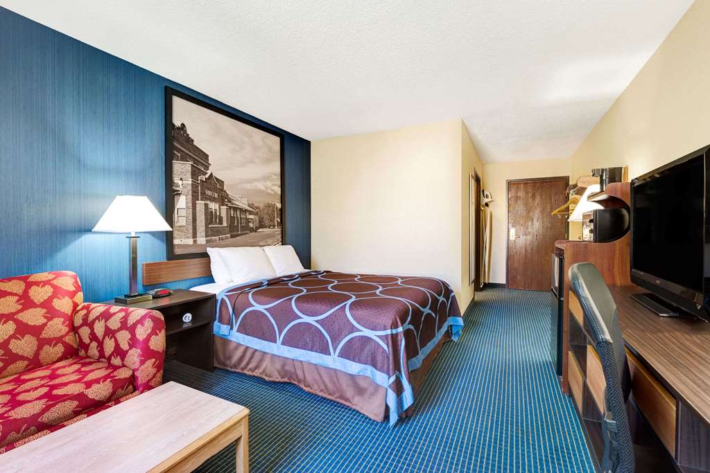 Super 8 by Wyndham Hutchinson - photo 11