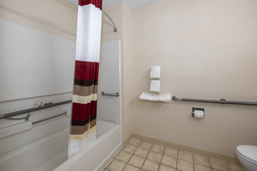 Red Roof Inn Norfolk Portsmouth - photo 20
