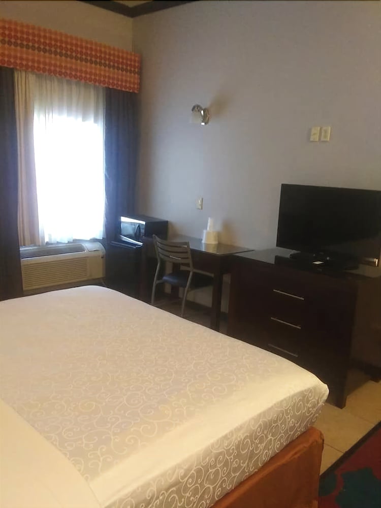 Blue Bay Inn & Suites - photo 25