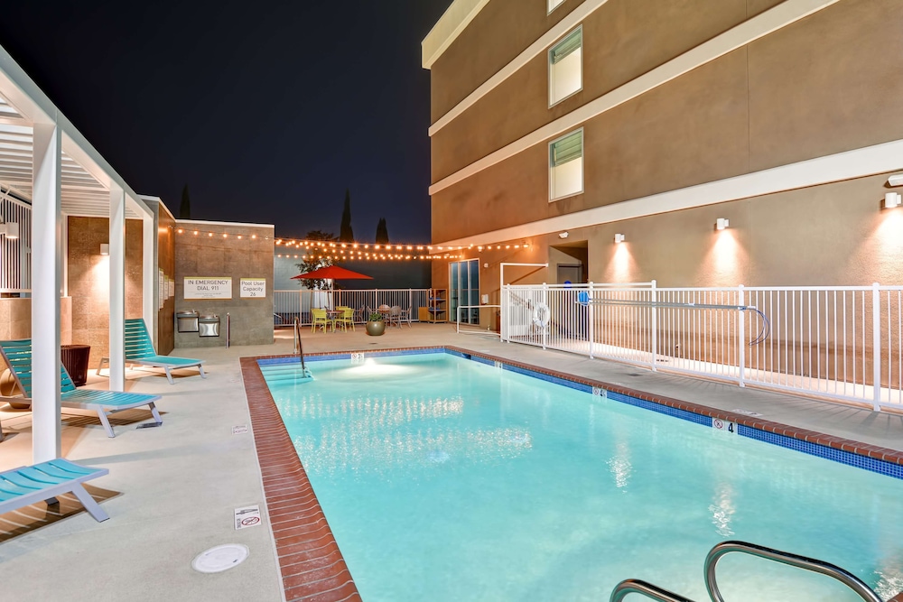 Home2 Suites by Hilton Azusa - photo 24