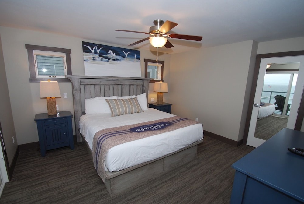 Quarterdeck Resort & Restaurant - photo 6