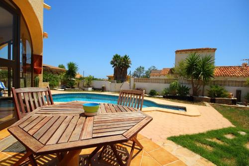 Villa con piscina privada Benicolada — 4-Star Luxury Hotel in Calp, Spain