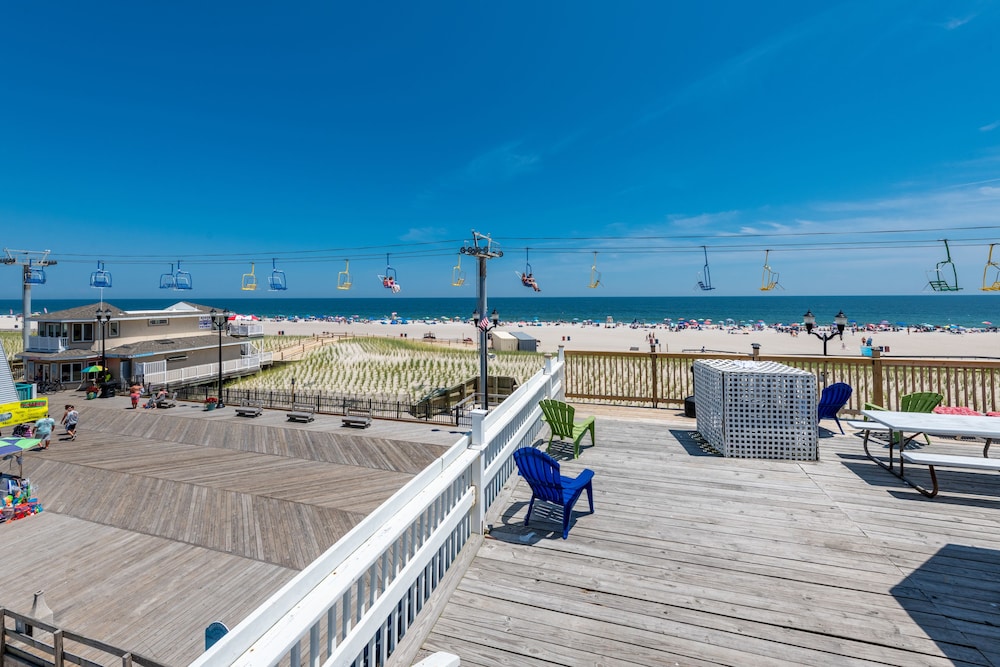 Boardwalk Hotel Charlee & Beach House Rentals - photo 53