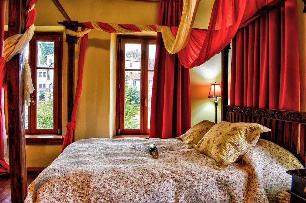 Archontiko Polyzos 20 Paparouna — 4-Star Luxury Hotel in Volos, Greece