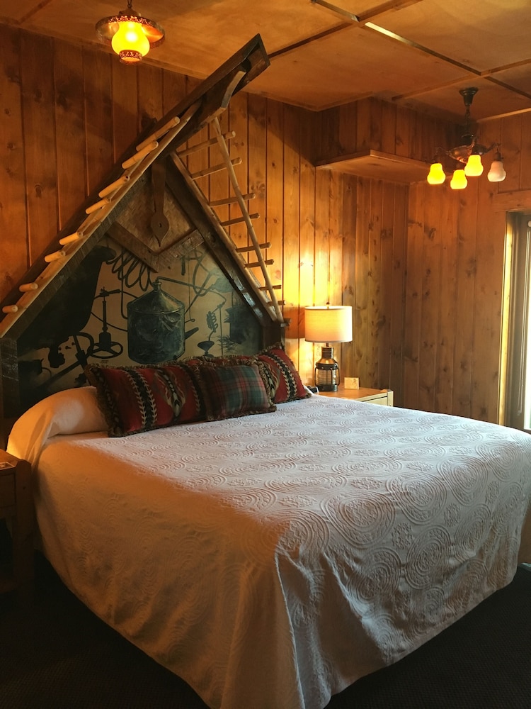 McMenamins Kalama Harbor Lodge - photo 15