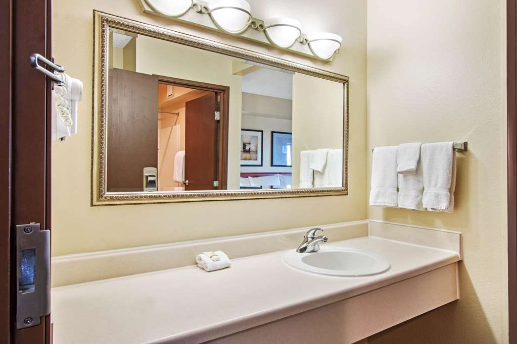 La Quinta Inn & Suites by Wyndham Albuquerque Journal Ctr NW - photo 23