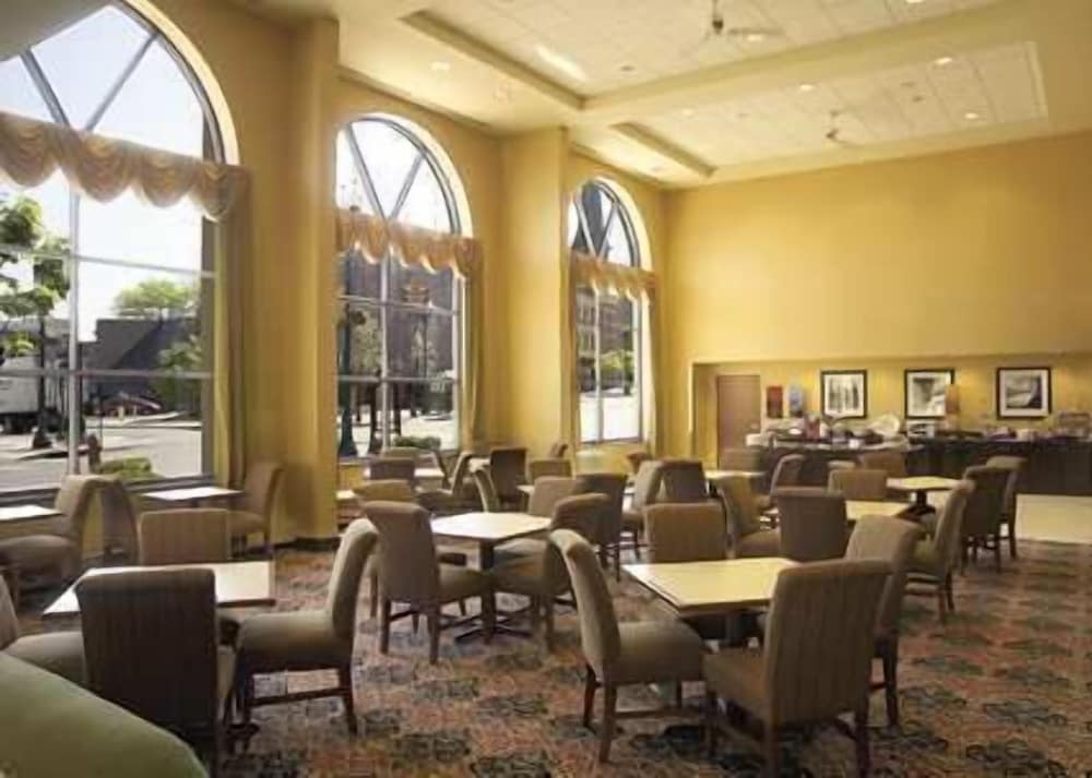 Hampton Inn Schenectady Downtown - photo 30