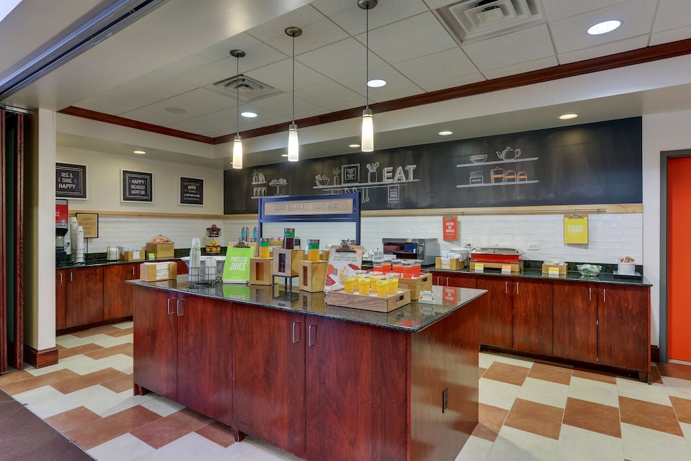 Hampton Inn & Suites Indianapolis Airport - photo 46