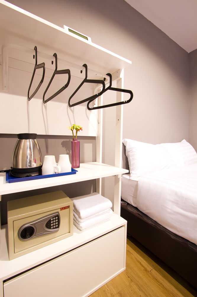 The White Den Sukhumvit 44