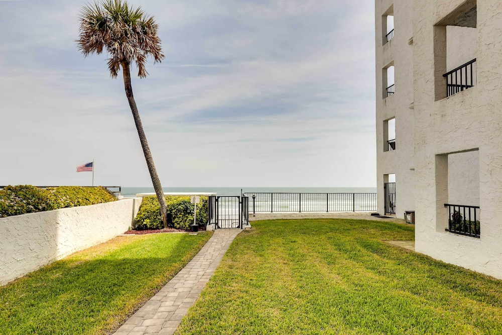 Oceanfront Retreat w Beach & Resort Access - photo 28
