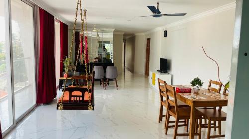 Rajamandiram 3BHK AC Near Sree Padmanabhaswamy Temple Trivandrum Central — 4-Star Luxury Hotel in Thiruvananthapuram, India