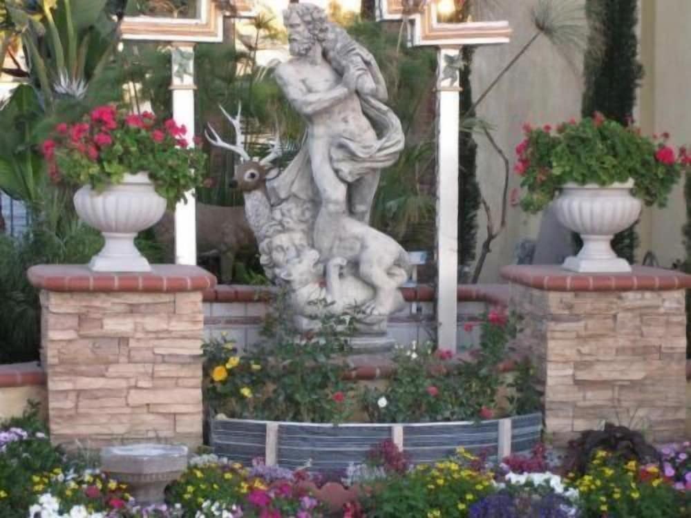Palace Inn Oxnard - photo 52