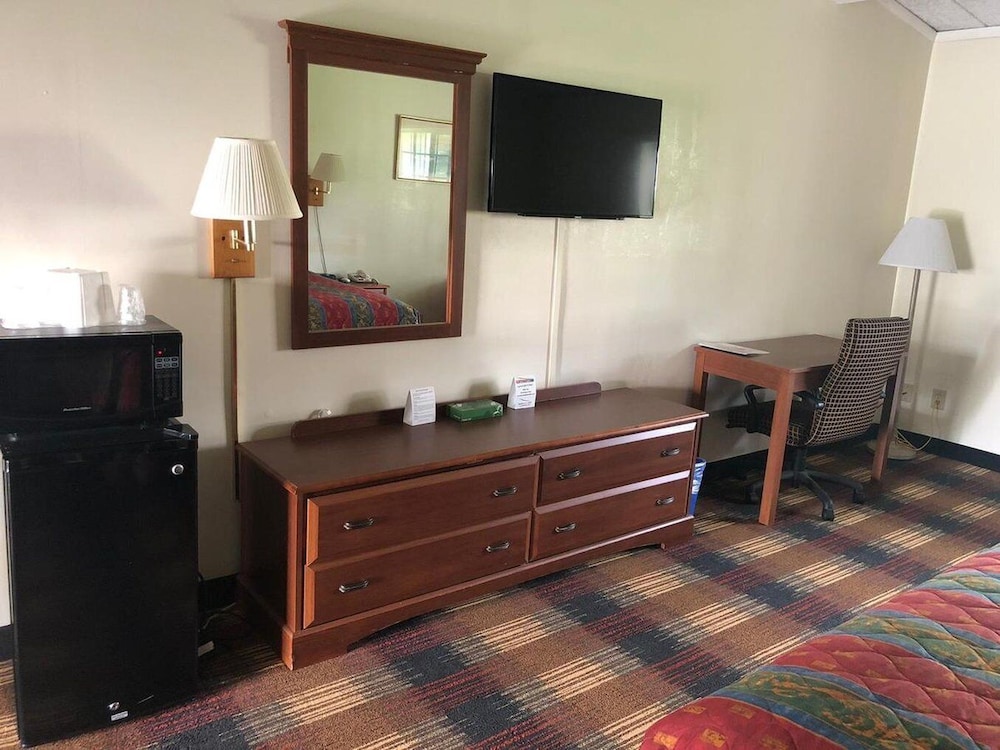 Red Carpet Inn North Syracuse - photo 21